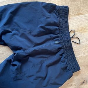 Women's black Athleta cropped ruched jogger